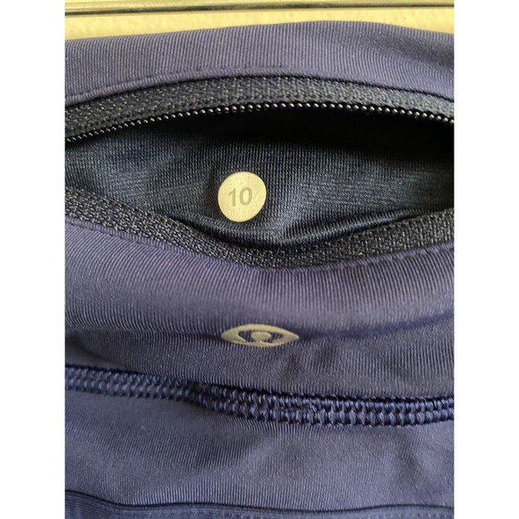 VGU Lululemon Beat the Heat Crop Hero Blue Navy Keyhole 10 - Picture 8 of 10